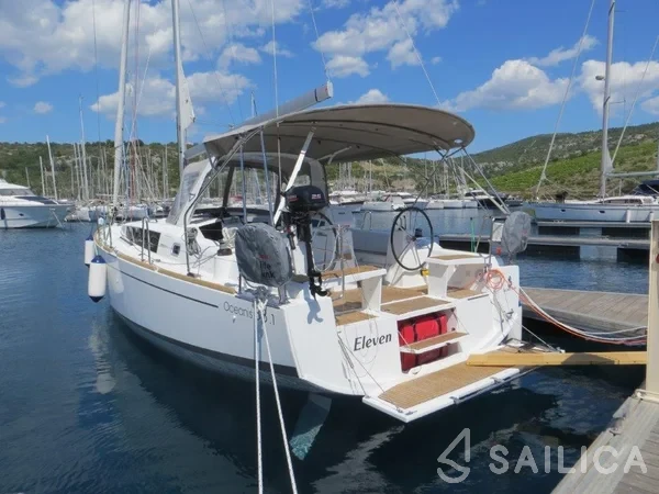 Oceanis 38.1 - Yacht Charter Sailica