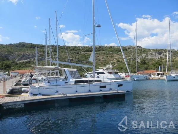 Oceanis 38.1 - Yacht Charter Sailica