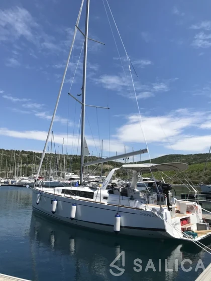 Oceanis 38.1 - Yacht Charter Sailica