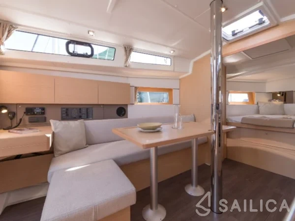 Oceanis 38.1 - Yacht Charter Sailica