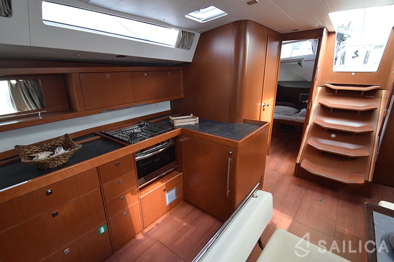 Oceanis 48 - Yacht Charter Sailica