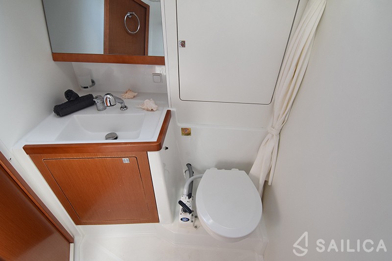 Oceanis 48 - Yacht Charter Sailica