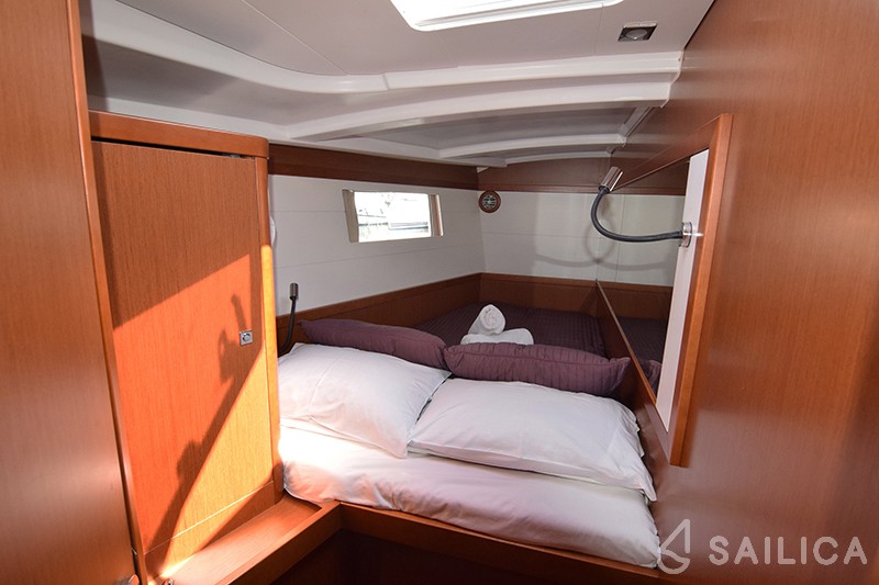 Oceanis 48 - Yacht Charter Sailica