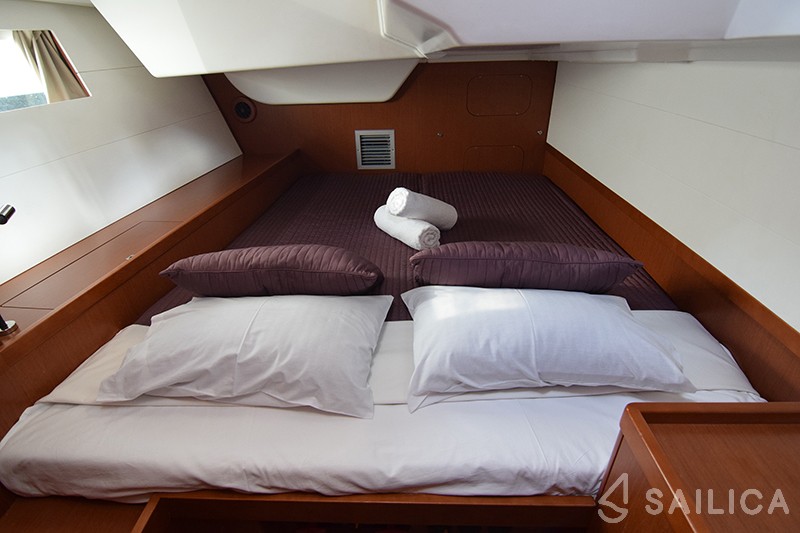 Oceanis 48 - Yacht Charter Sailica