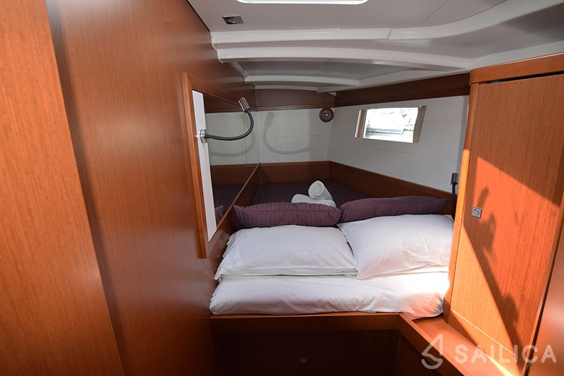 Oceanis 48 - Yacht Charter Sailica
