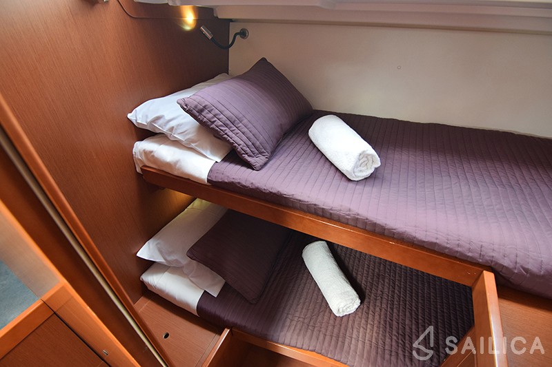 Oceanis 48 - Yacht Charter Sailica