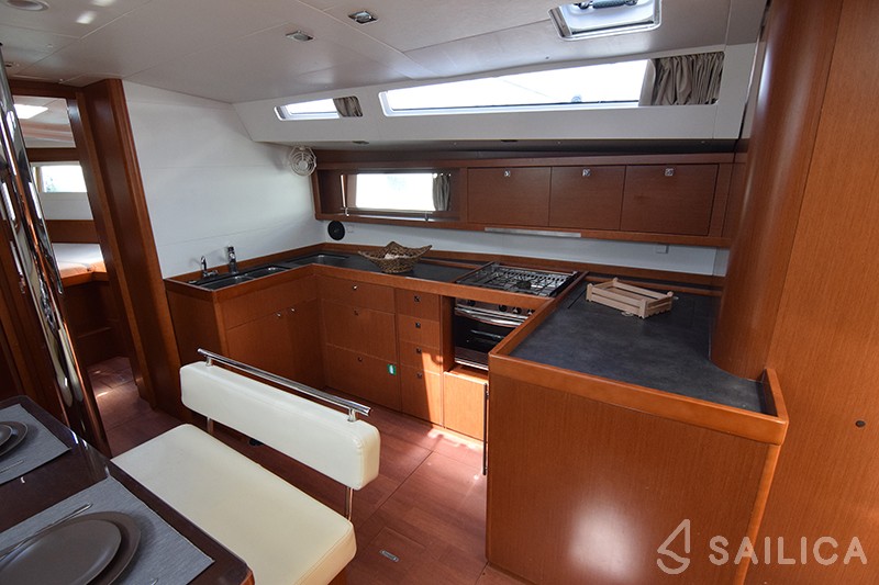 Oceanis 48 - Yacht Charter Sailica