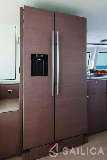 Bali 4.8  - Yacht Charter Sailica