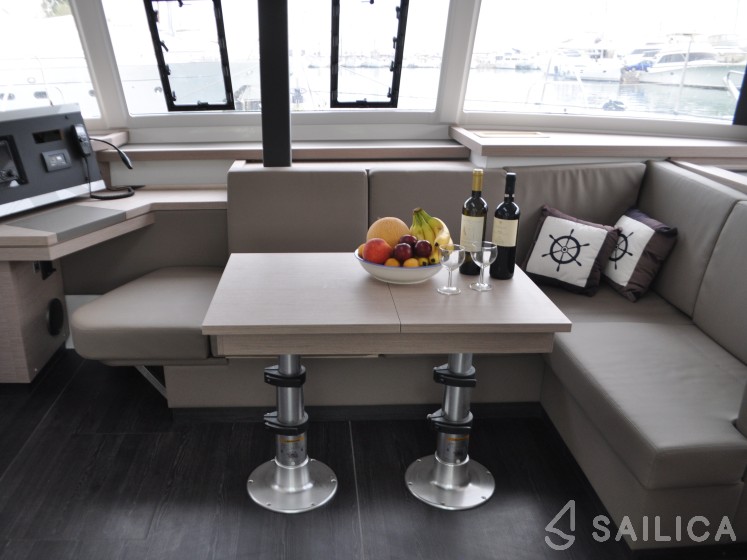 Astréa 42 - Yacht Charter Sailica