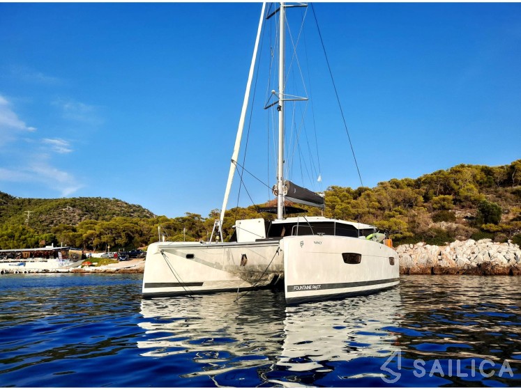 Astréa 42 - Yacht Charter Sailica