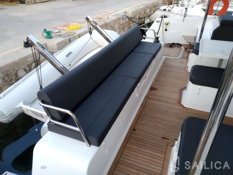 Astréa 42 - Yacht Charter Sailica