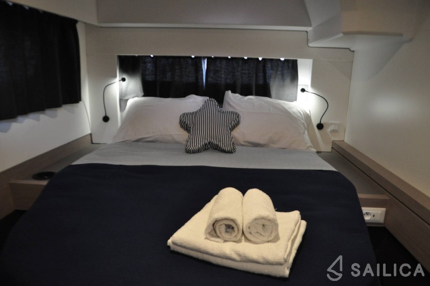 Astréa 42 - Yacht Charter Sailica