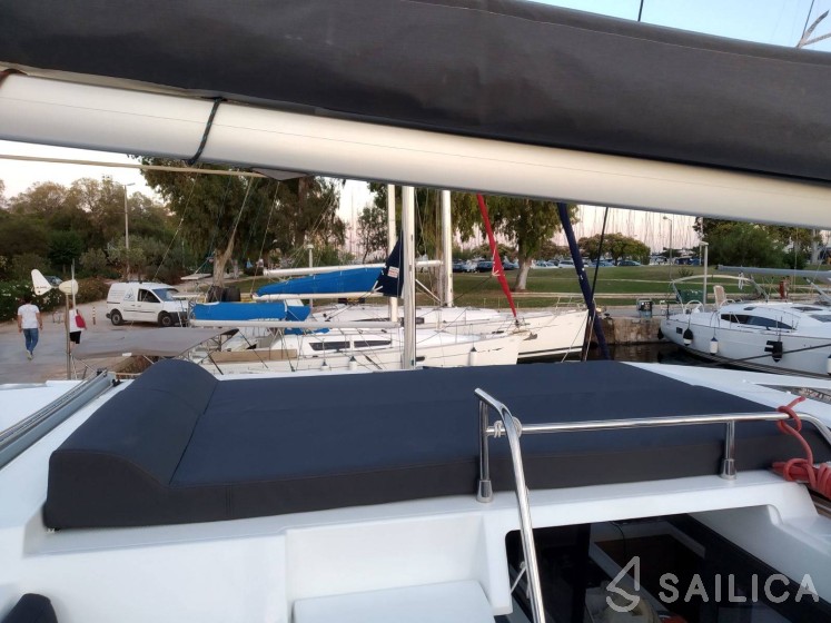 Astréa 42 - Yacht Charter Sailica