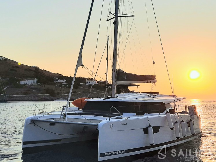 Astréa 42 - Yacht Charter Sailica