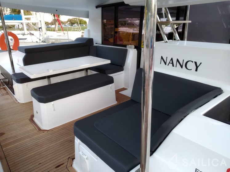Astréa 42 - Yacht Charter Sailica