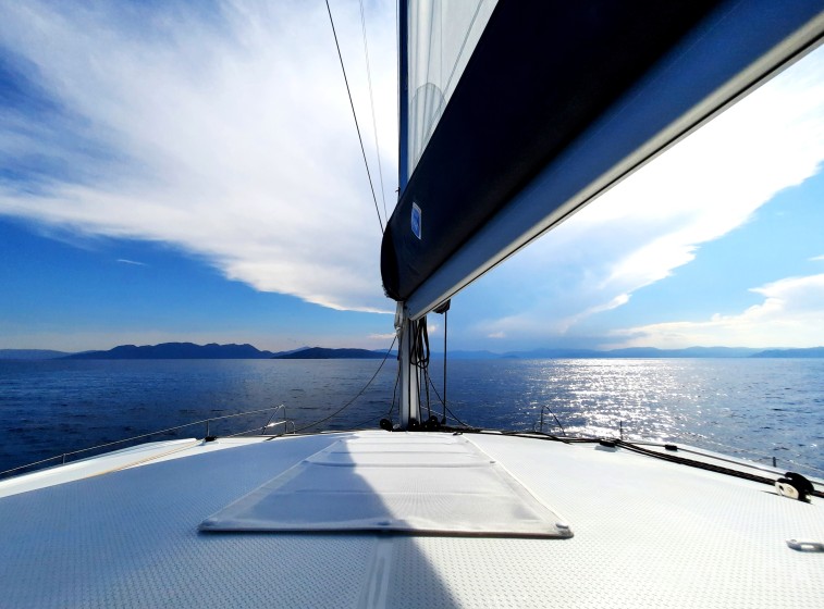Astréa 42 - Yacht Charter Sailica