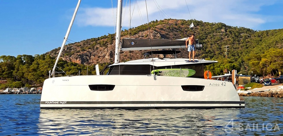Astréa 42 - Yacht Charter Sailica