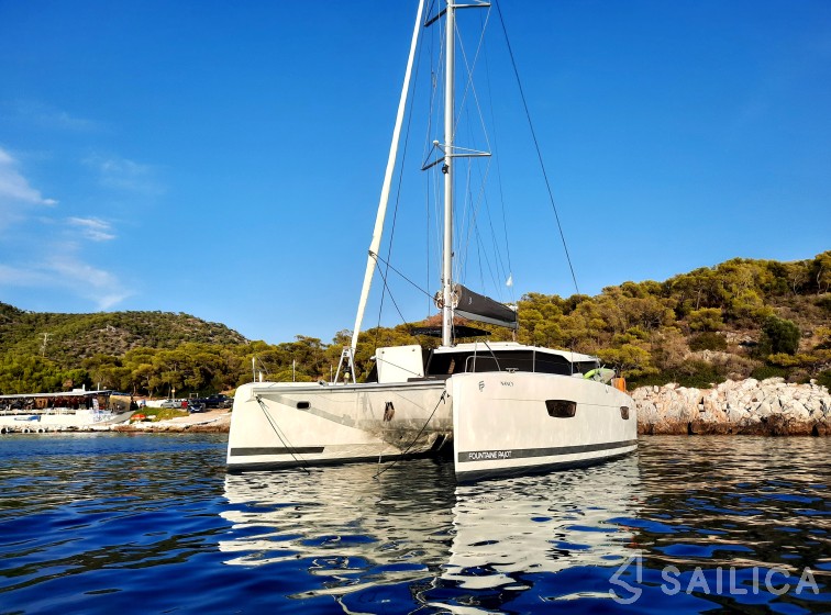 Astréa 42 - Yacht Charter Sailica