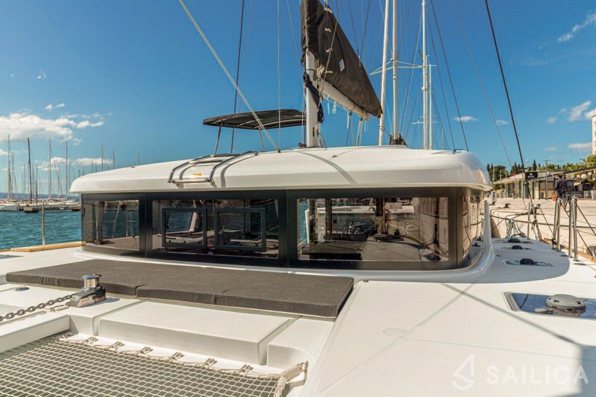 Lagoon 40 - Yacht Charter Sailica