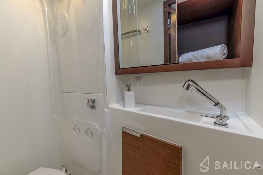 Lagoon 40 - Yacht Charter Sailica