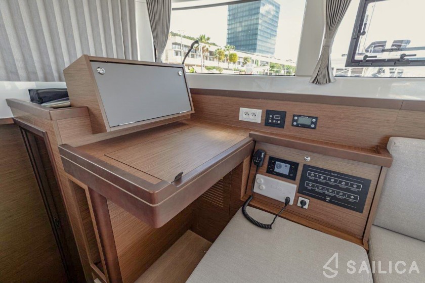 Lagoon 40 - Yacht Charter Sailica