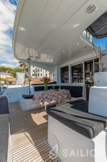 Lagoon 40 - Yacht Charter Sailica