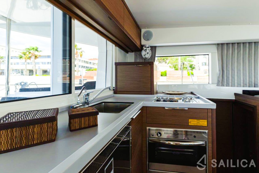 Lagoon 40 - Yacht Charter Sailica