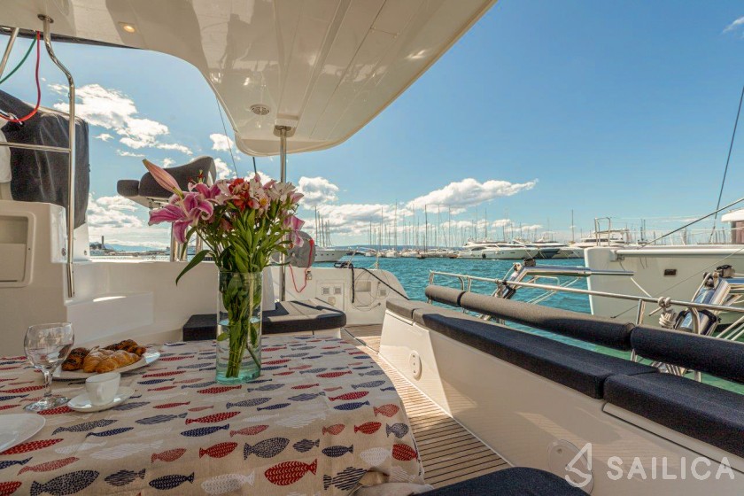 Lagoon 40 - Yacht Charter Sailica