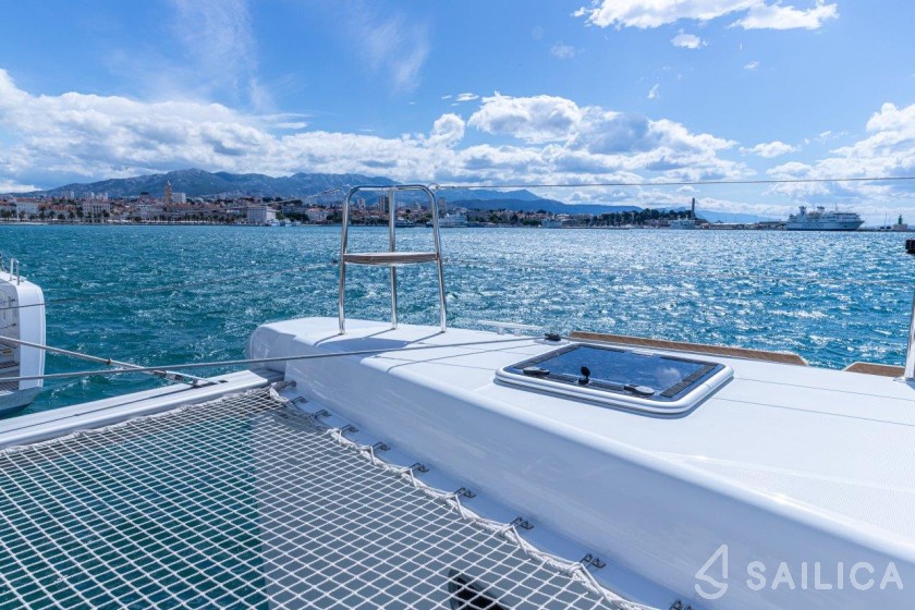 Lagoon 40 - Yacht Charter Sailica