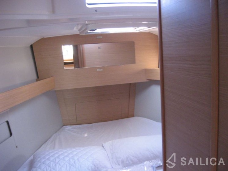 Dufour 390 Grand Large - Photo #5 Dufour 390 Grand Large - Yacht Charter Sailica