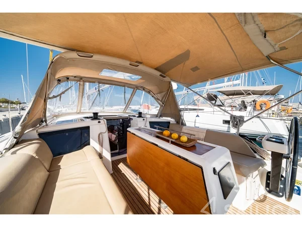 Dufour 390 Grand Large - Photo #20 Dufour 390 Grand Large - Yacht Charter Sailica