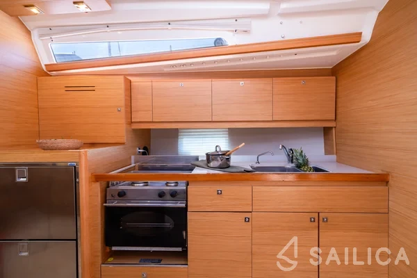 Dufour 390 Grand Large - Photo #26 Dufour 390 Grand Large - Yacht Charter Sailica