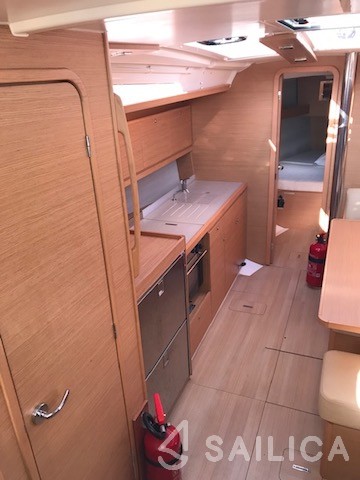 Dufour 390 Grand Large - Photo #11 Dufour 390 Grand Large - Yacht Charter Sailica