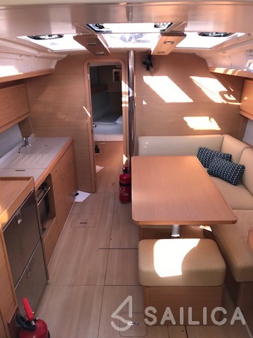 Dufour 390 Grand Large - Photo #6 Dufour 390 Grand Large - Yacht Charter Sailica