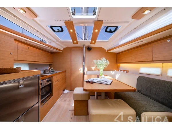 Dufour 390 Grand Large - Photo #24 Dufour 390 Grand Large - Yacht Charter Sailica