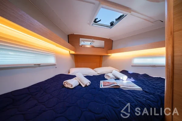 Dufour 390 Grand Large - Photo #32 Dufour 390 Grand Large - Yacht Charter Sailica