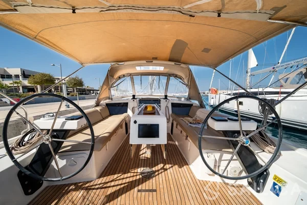 Dufour 390 Grand Large - Photo #29 Dufour 390 Grand Large - Yacht Charter Sailica