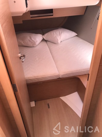 Dufour 390 Grand Large - Photo #16 Dufour 390 Grand Large - Yacht Charter Sailica