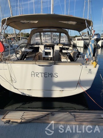 Dufour 390 Grand Large - Photo #2 Dufour 390 Grand Large - Yacht Charter Sailica