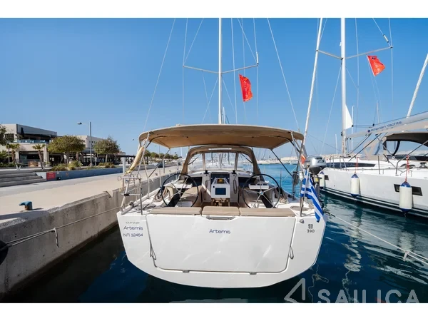 Dufour 390 Grand Large - Photo #21 Dufour 390 Grand Large - Yacht Charter Sailica