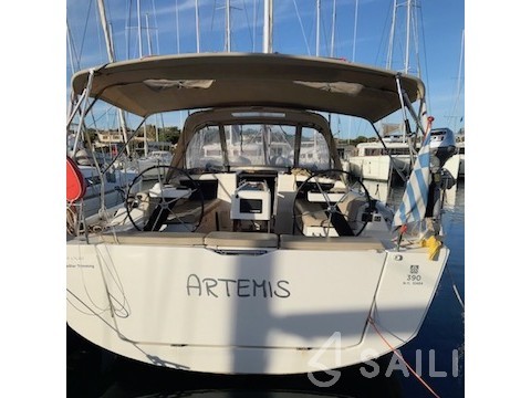 Dufour 390 Grand Large - Photo #7 Dufour 390 Grand Large - Yacht Charter Sailica