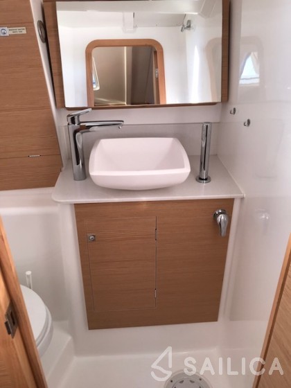 Dufour 390 Grand Large - Photo #13 Dufour 390 Grand Large - Yacht Charter Sailica