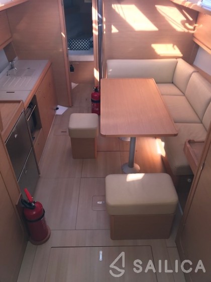 Dufour 390 Grand Large - Photo #12 Dufour 390 Grand Large - Yacht Charter Sailica
