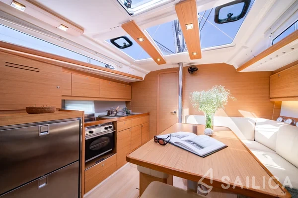Dufour 390 Grand Large - Photo #25 Dufour 390 Grand Large - Yacht Charter Sailica