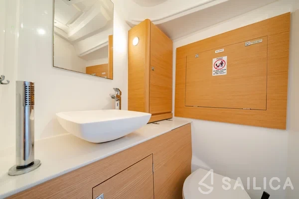 Dufour 390 Grand Large - Photo #33 Dufour 390 Grand Large - Yacht Charter Sailica