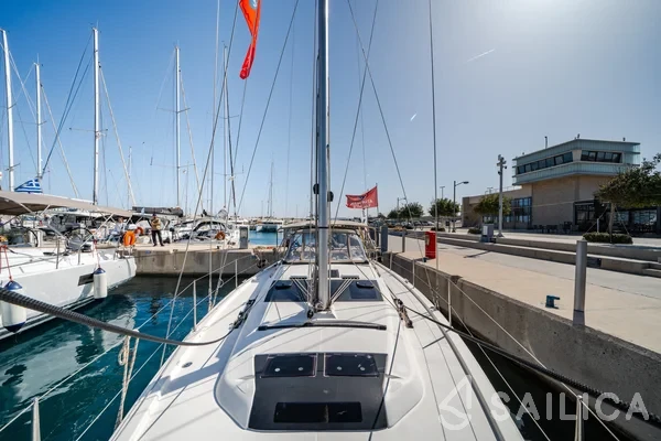 Dufour 390 Grand Large - Photo #31 Dufour 390 Grand Large - Yacht Charter Sailica
