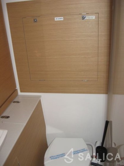 Dufour 390 Grand Large - Photo #15 Dufour 390 Grand Large - Yacht Charter Sailica