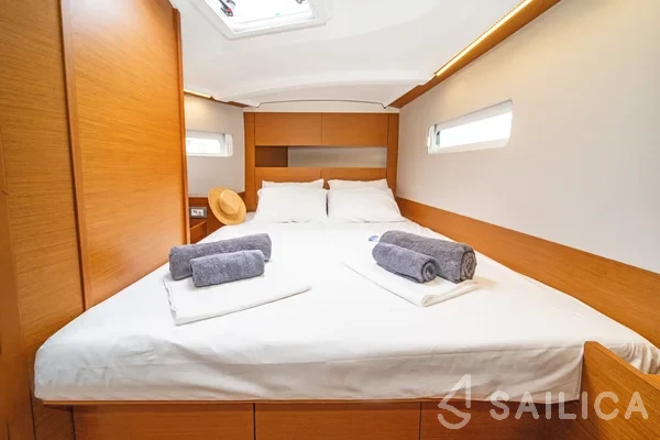 Sun Odyssey 410 - Yacht Charter Sailica