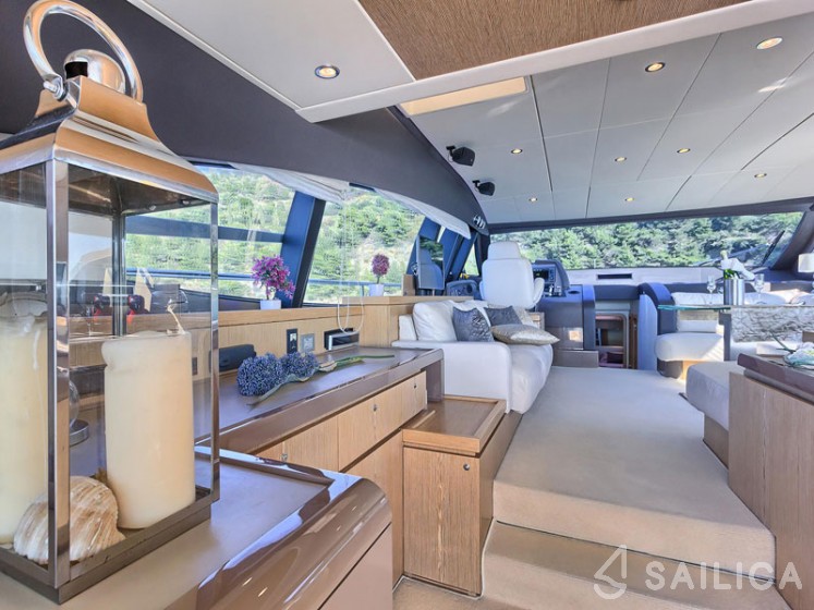Ferretti 620 - Yacht Charter Sailica