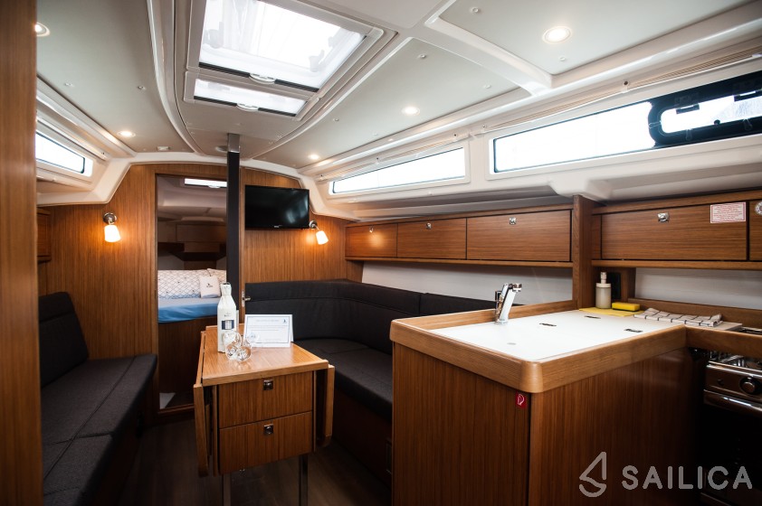 Bavaria Cruiser 34 Style - Yacht Charter Sailica